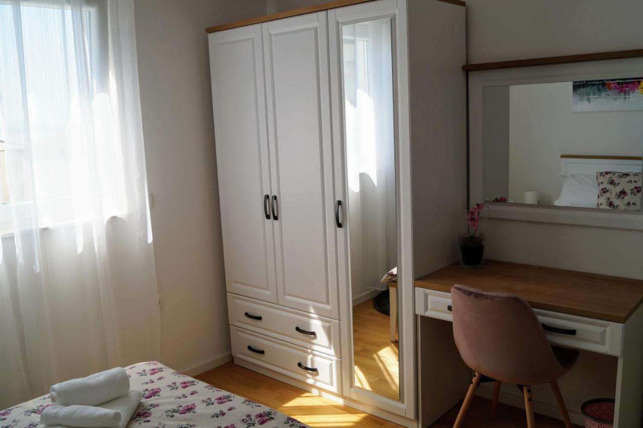 Apartment Ivona With Beautiful Seaview Makarska Ngoại thất bức ảnh